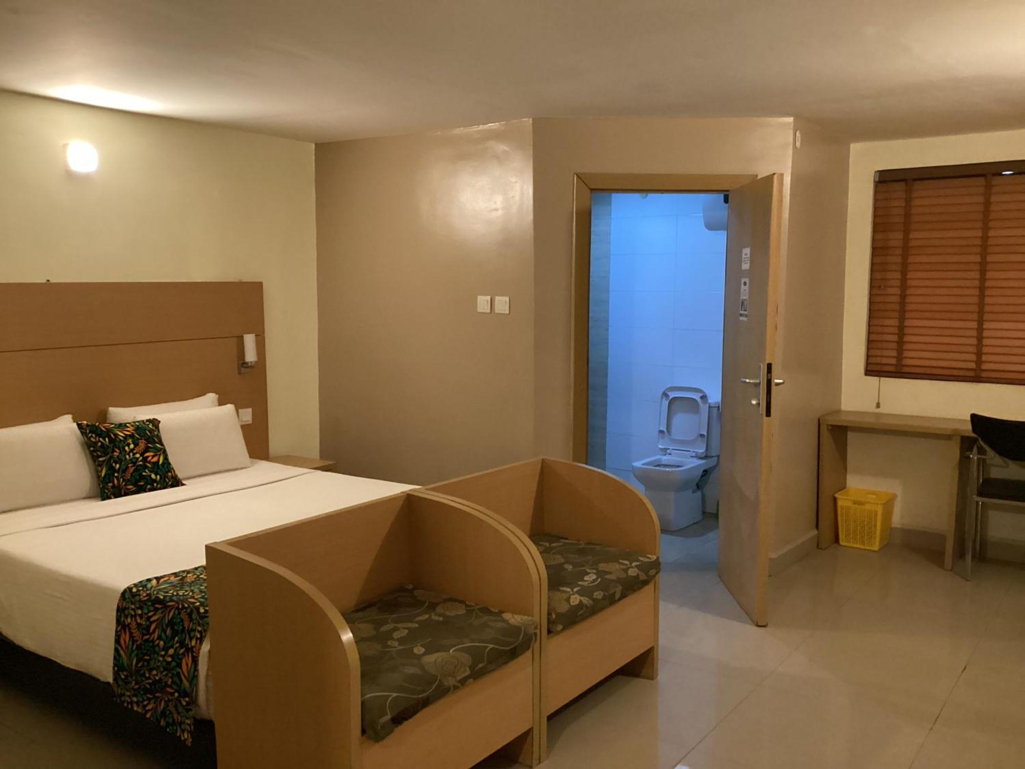 Adis Hotels Ибадан Экстерьер фото