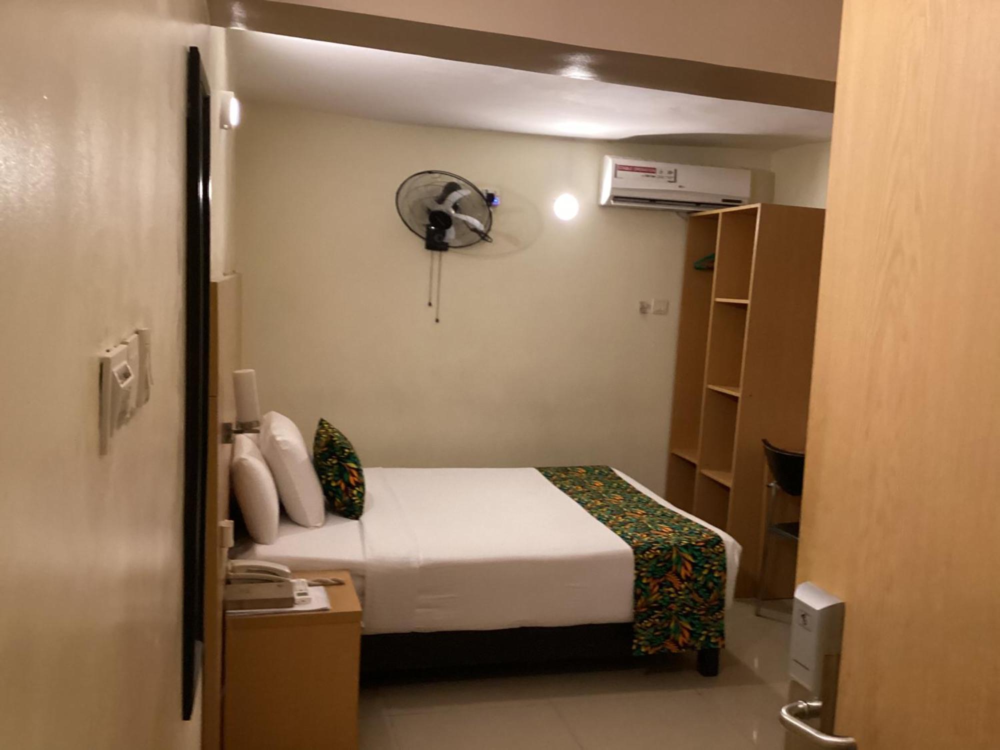 Adis Hotels Ибадан Экстерьер фото